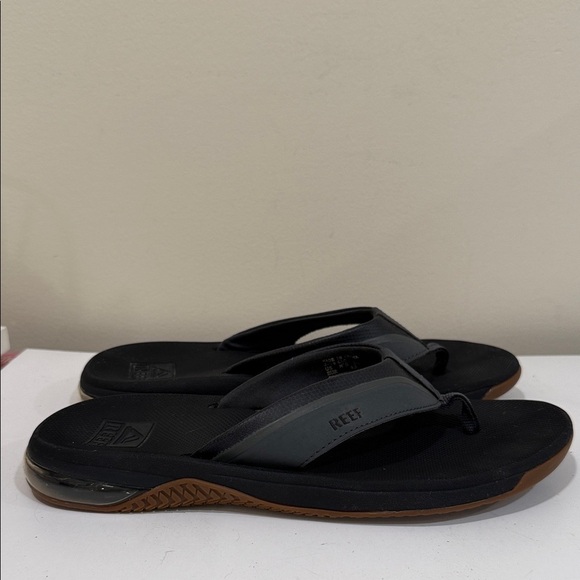*Reef Men\'s Black and Gray Flip Flops (sz 10) main image 5